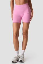 ICIW - Define Seamless V-Shape Midi Shorts