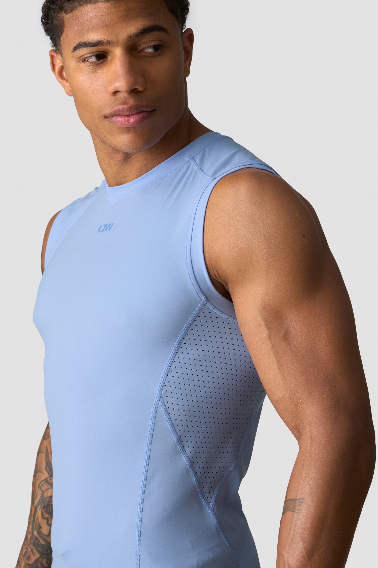 ICIW - Ignite Muscle Fit Tank Top M