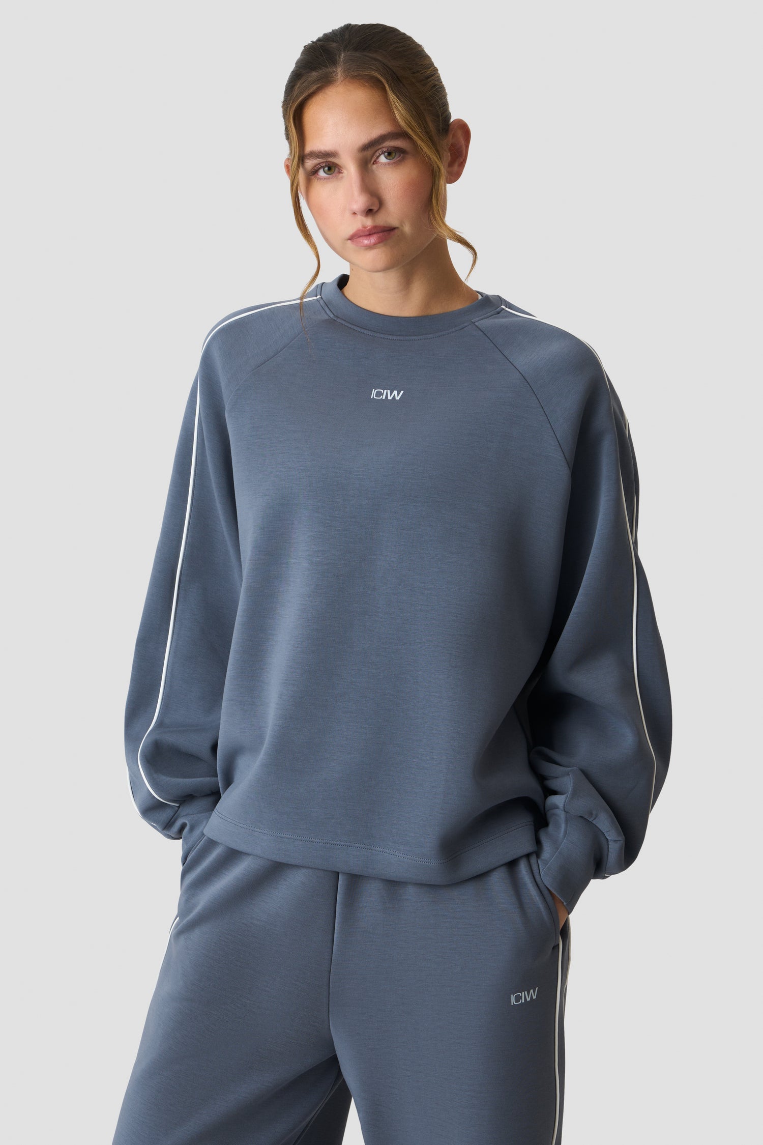 ICIW - Contrast Crewneck