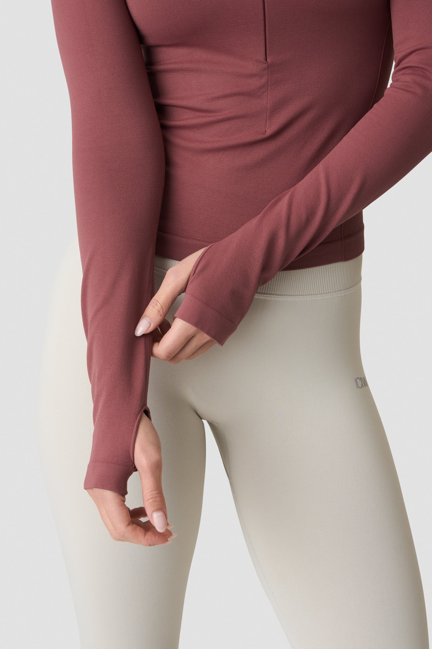 ICIW - Define Seamless Invisible 1/2 Zip LS