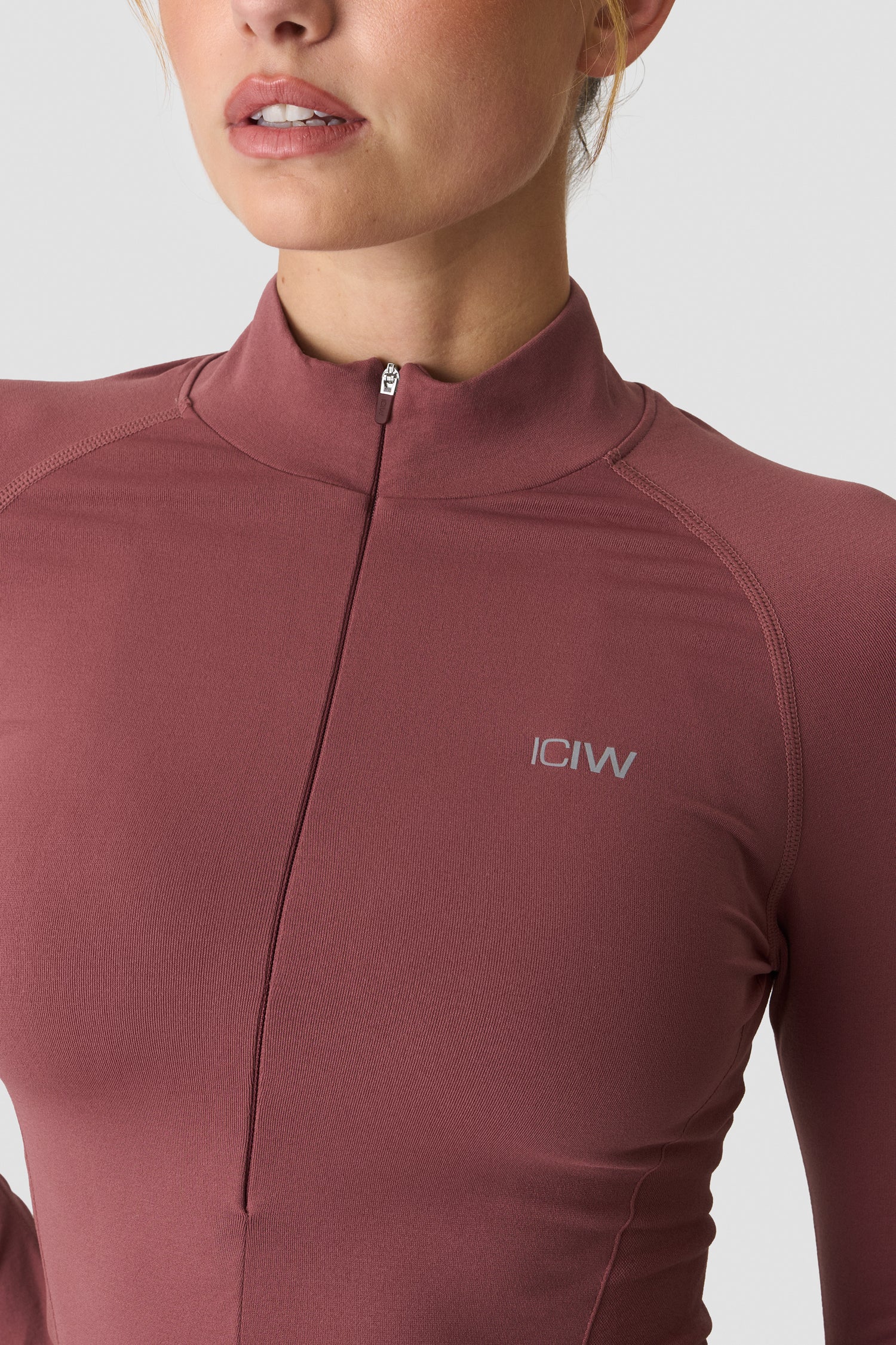 ICIW - Define Seamless Invisible 1/2 Zip LS