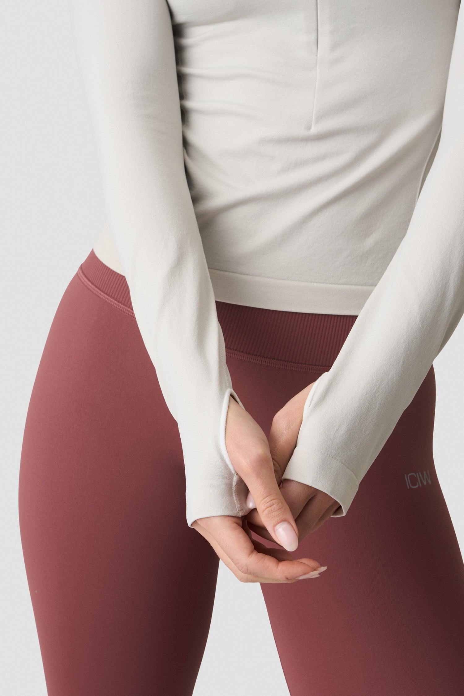 ICIW - Define Seamless Invisible 1/2 Zip LS