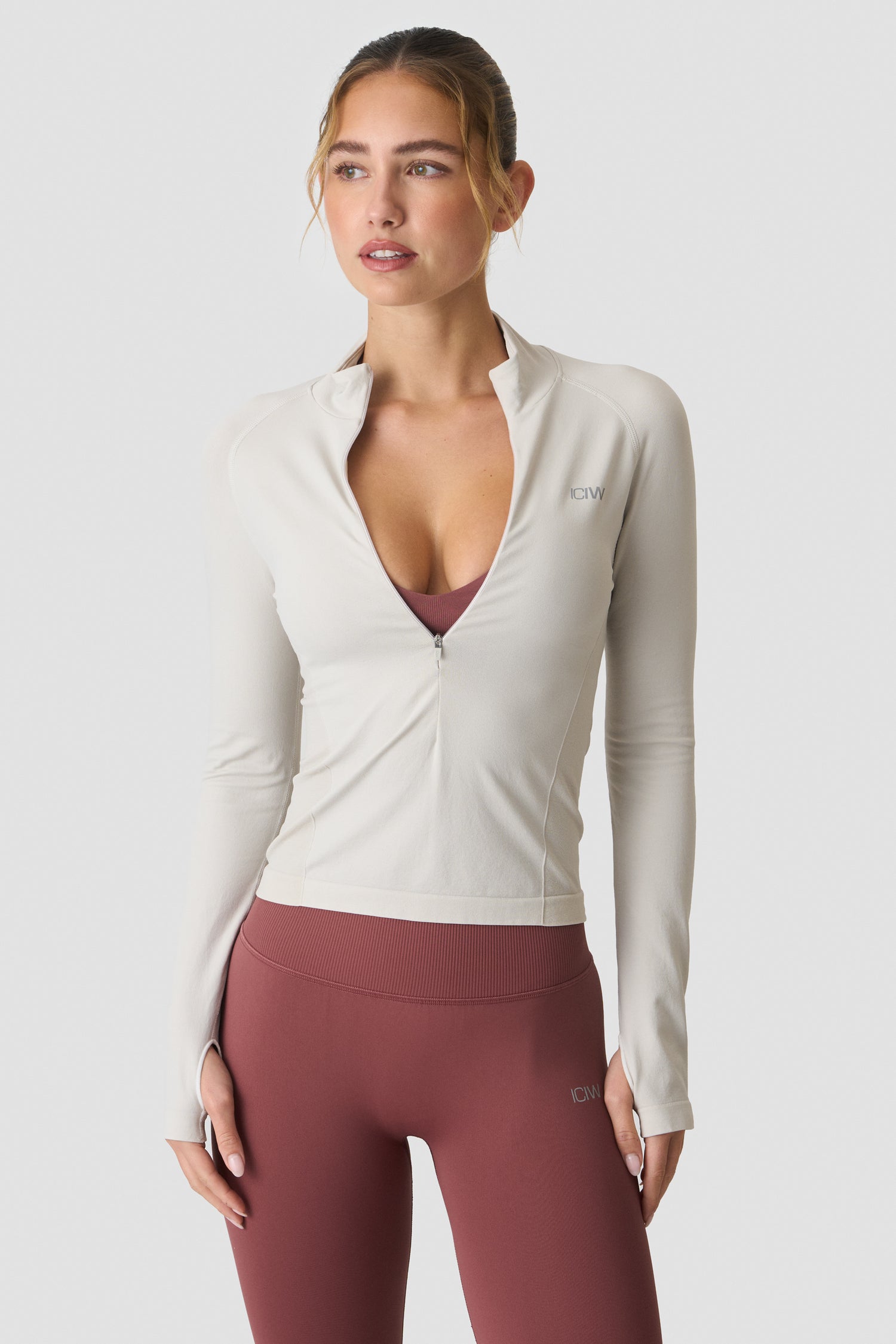 ICIW - Define Seamless Invisible 1/2 Zip LS