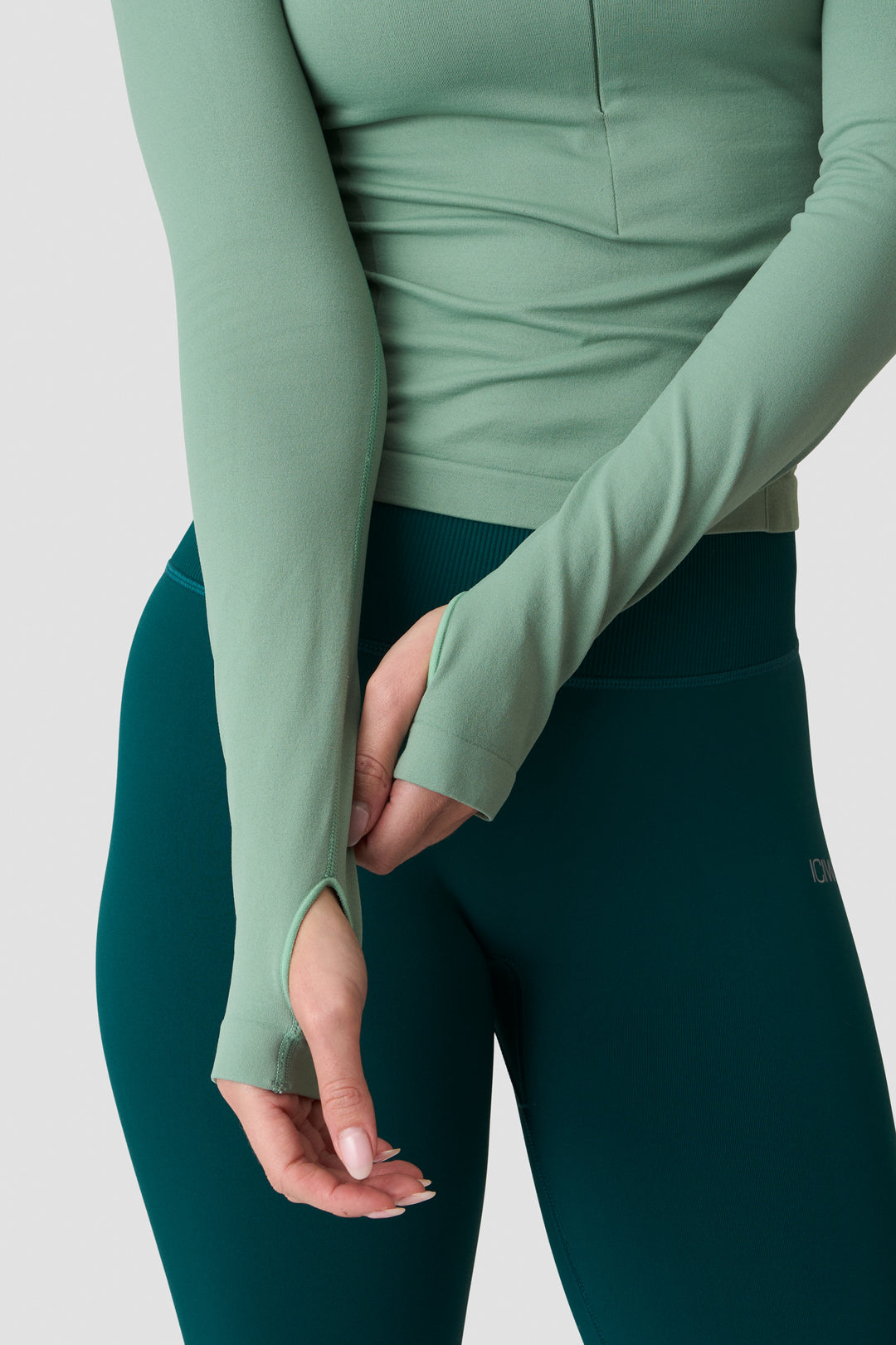 ICIW - Define Seamless Invisible 1/2 Zip LS