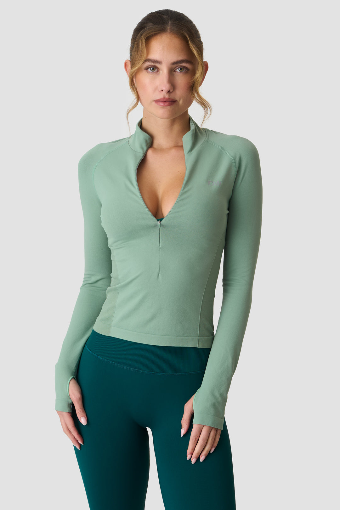 ICIW - Define Seamless Invisible 1/2 Zip LS