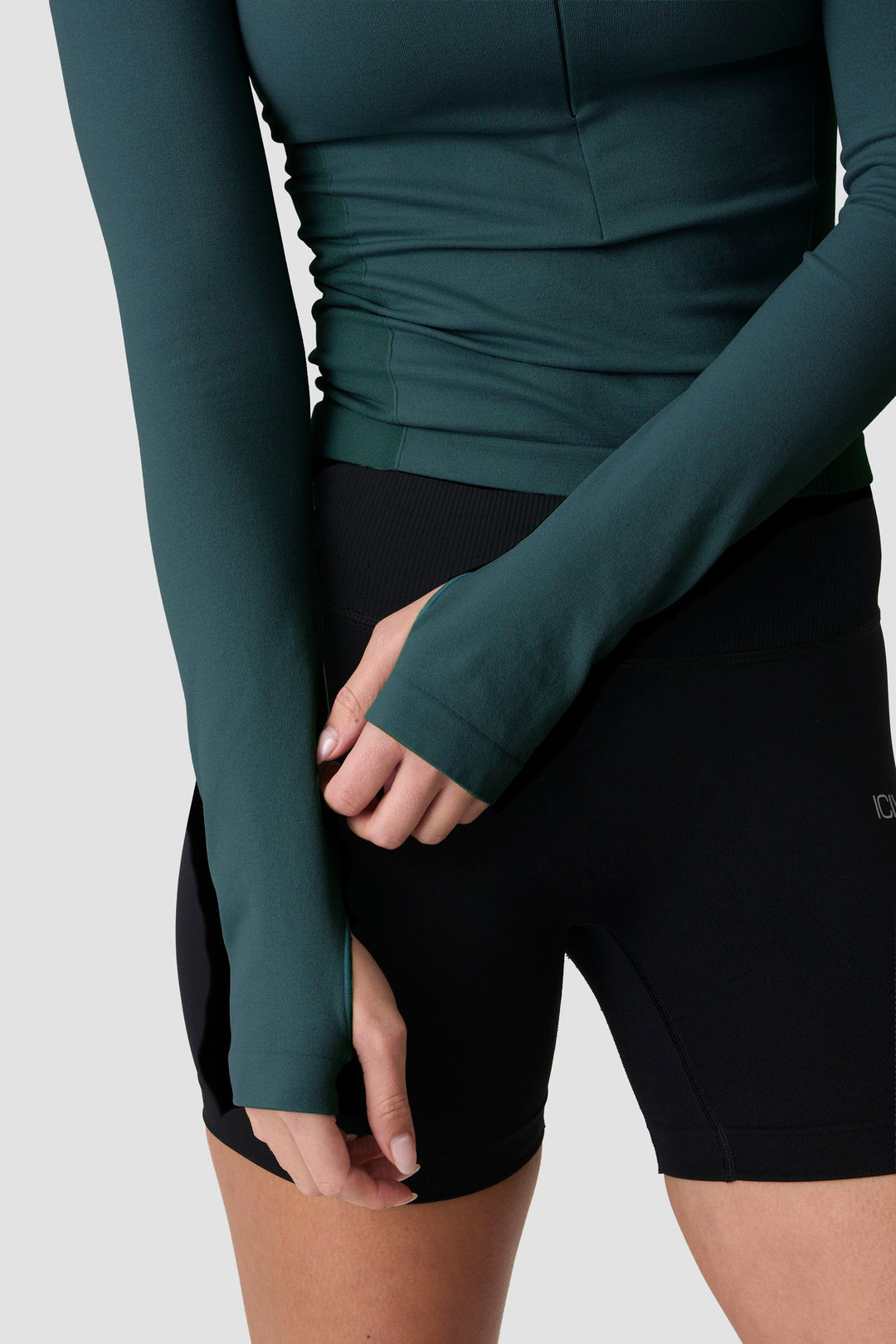 ICIW - Define Seamless Invisible 1/2 Zip LS