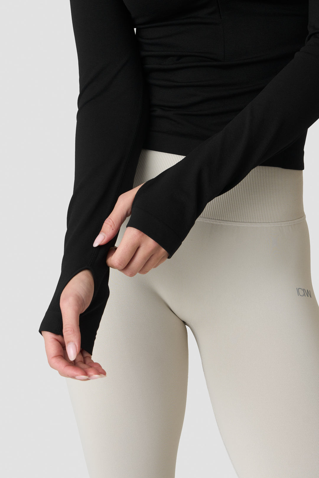 ICIW - Define Seamless Invisible 1/2 Zip LS