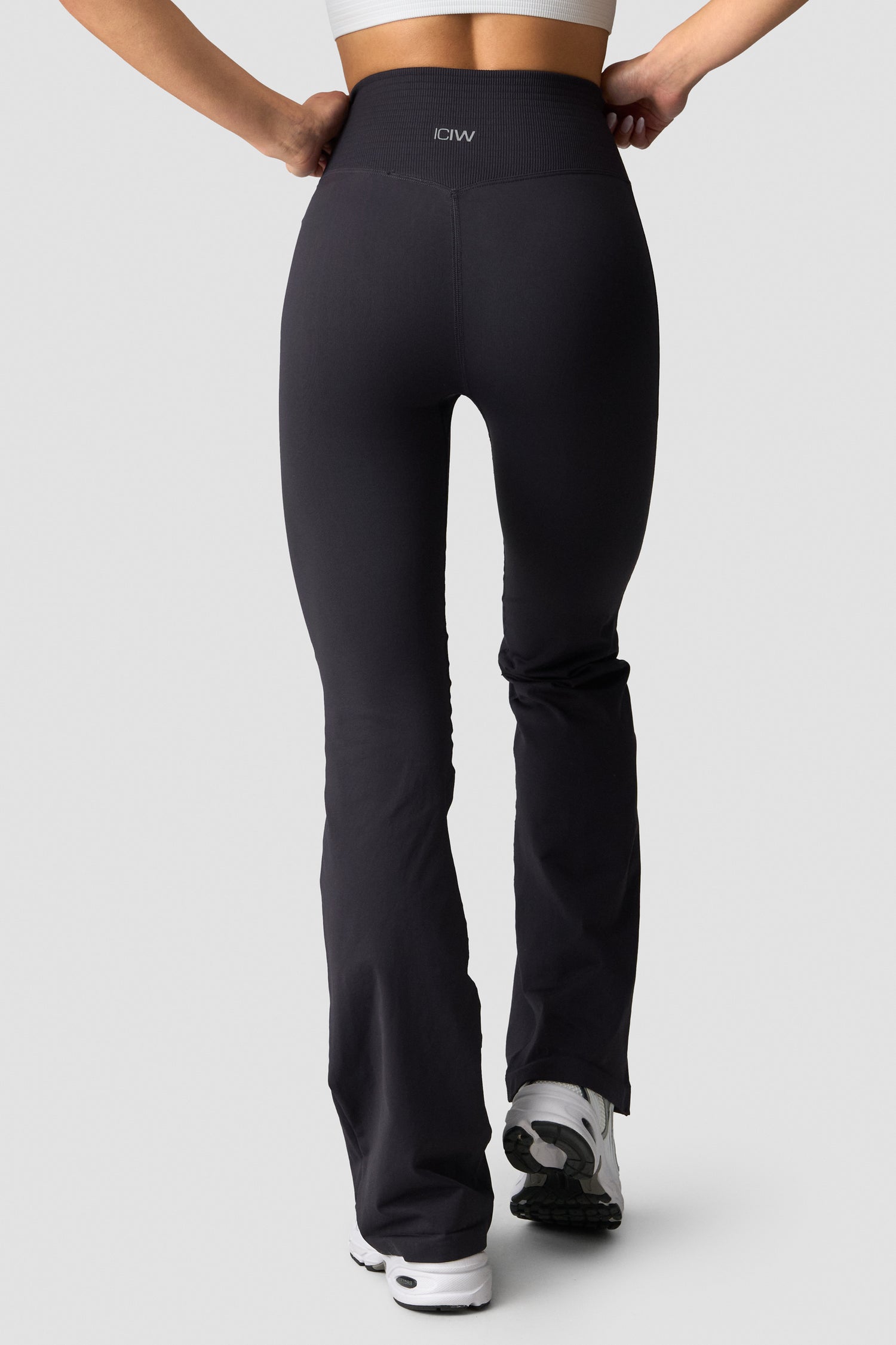 ICIW - Define Seamless Flared Tights
