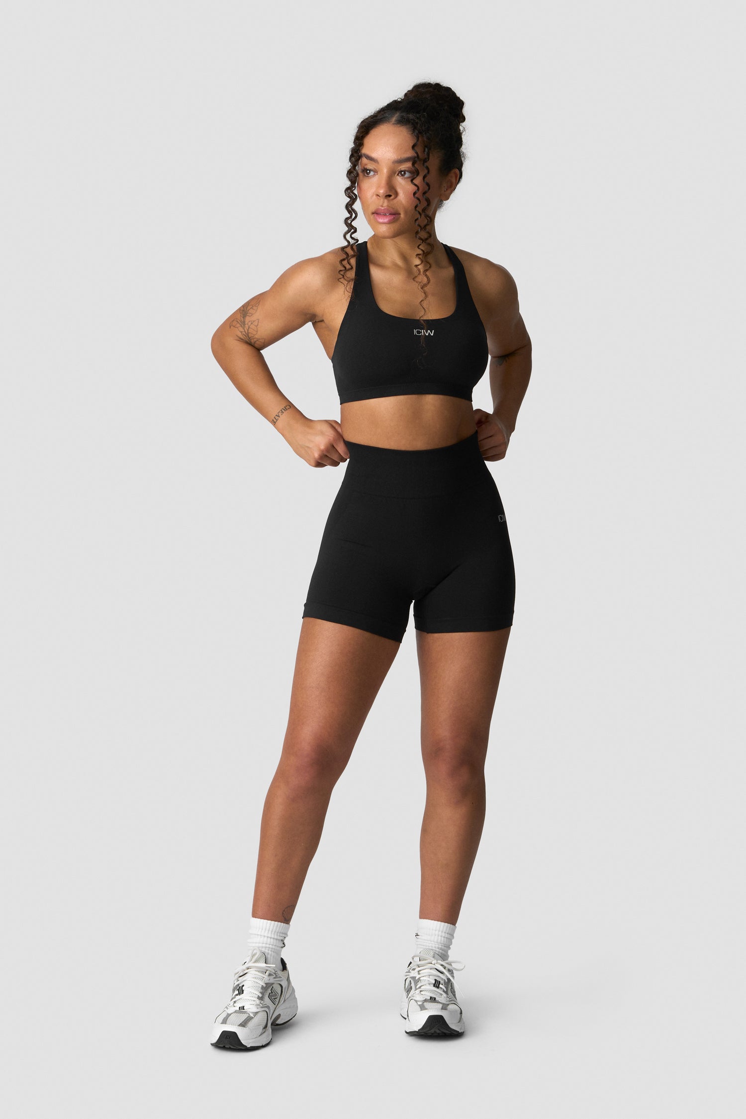 ICIW - Smooth Seamless Midi Shorts