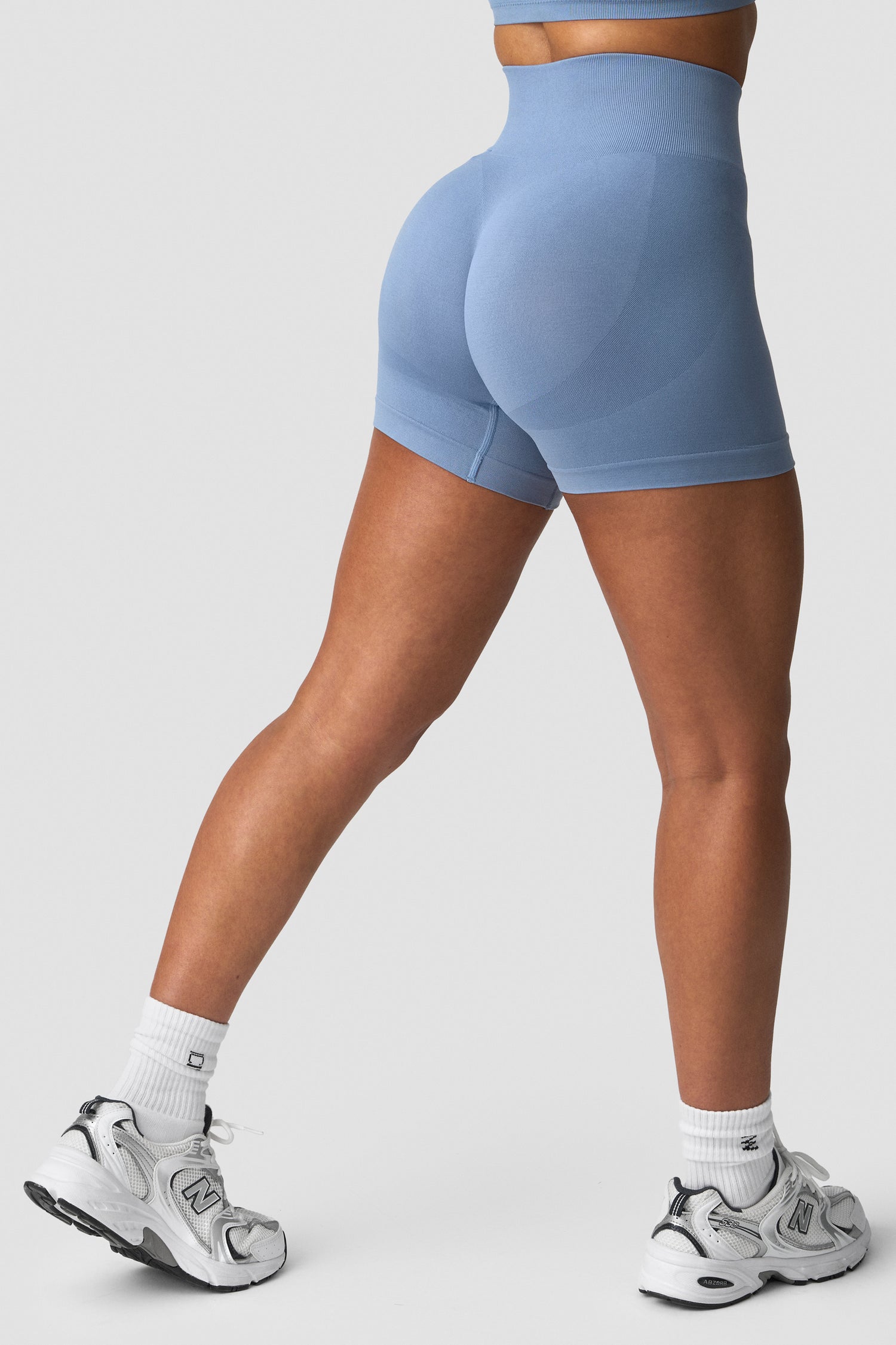 ICIW - Smooth Seamless Midi Shorts