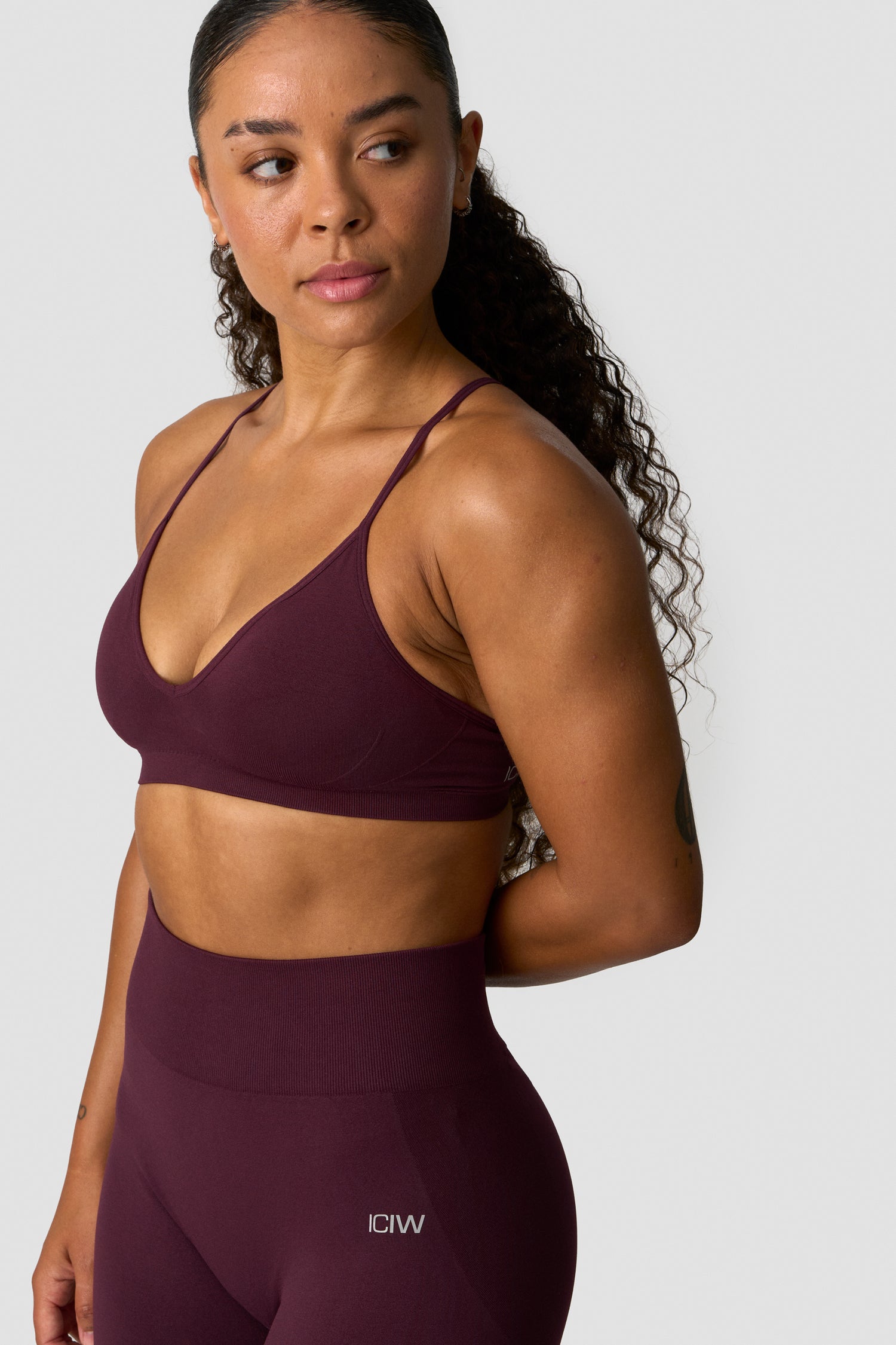 ICIW - Smooth Seamless Strappy Sports Bra