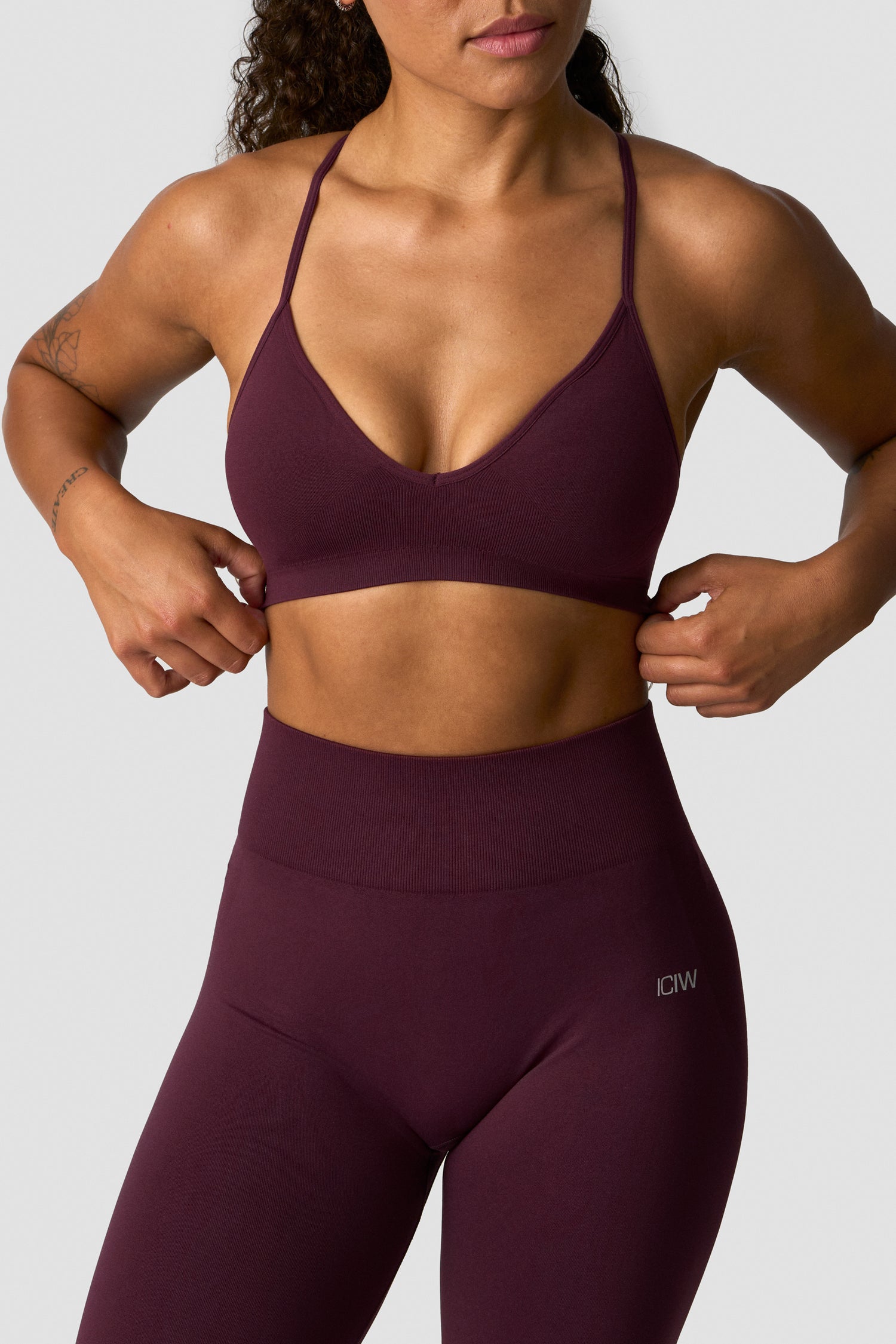 ICIW - Smooth Seamless Strappy Sports Bra