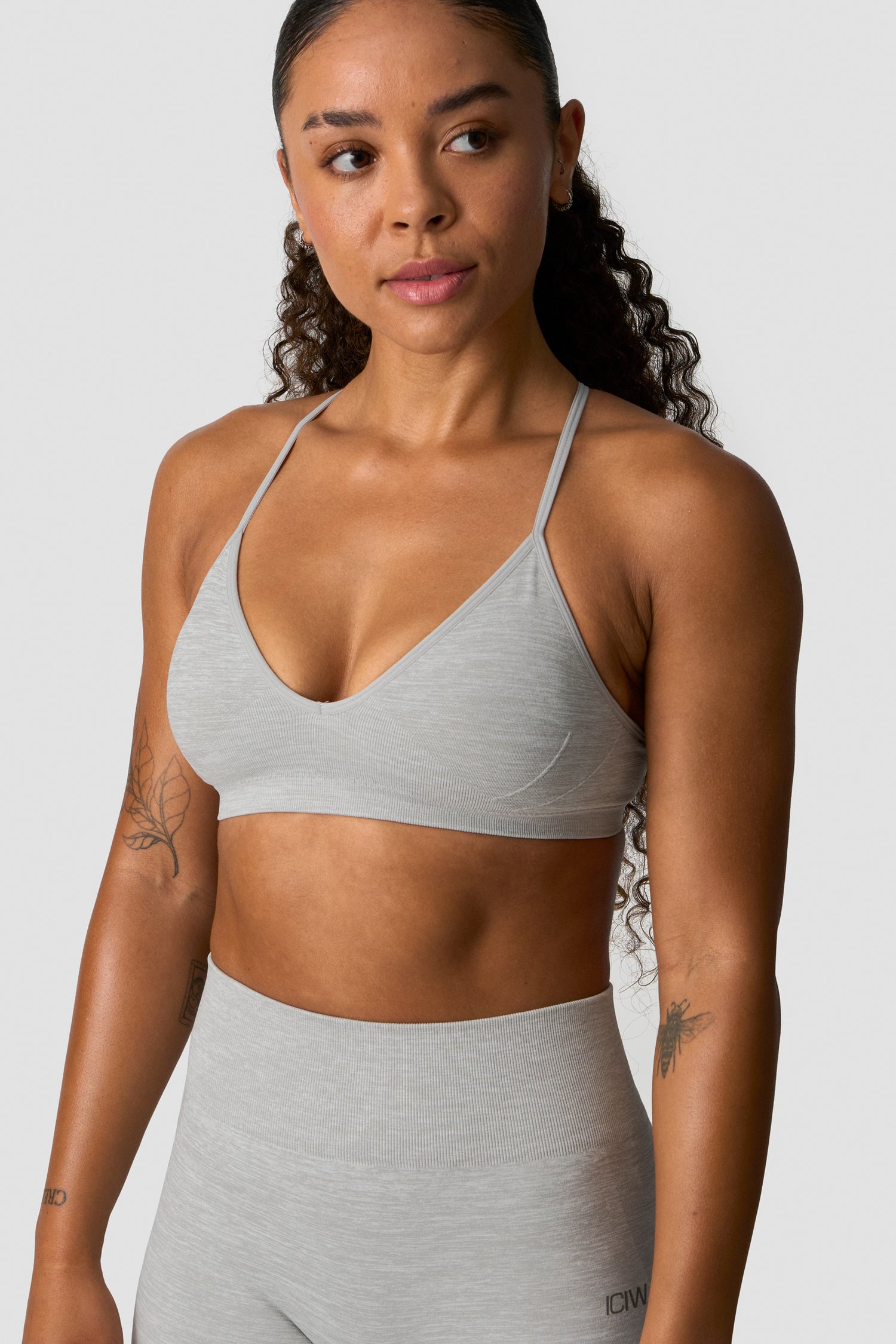 ICIW - Smooth Seamless Strappy Sports Bra
