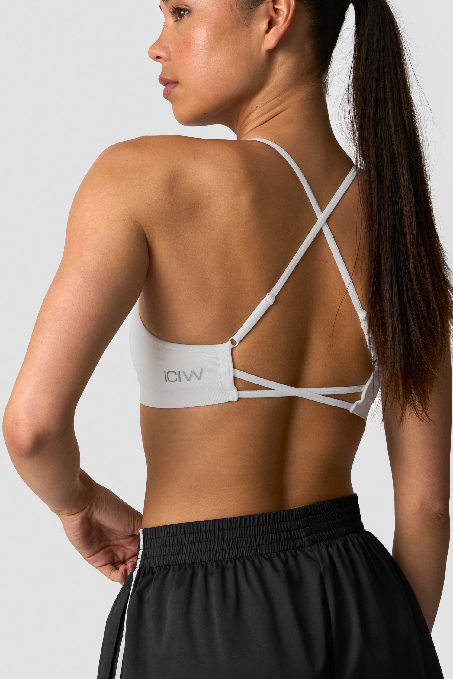 ICIW - Smooth Seamless Strappy Sports Bra